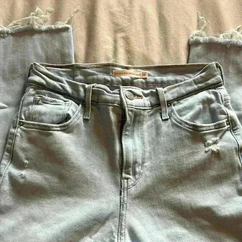 Levi’s High Rise Straight Cropped Jeans